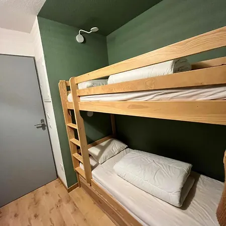Charming 4 Beds アパート カンパン